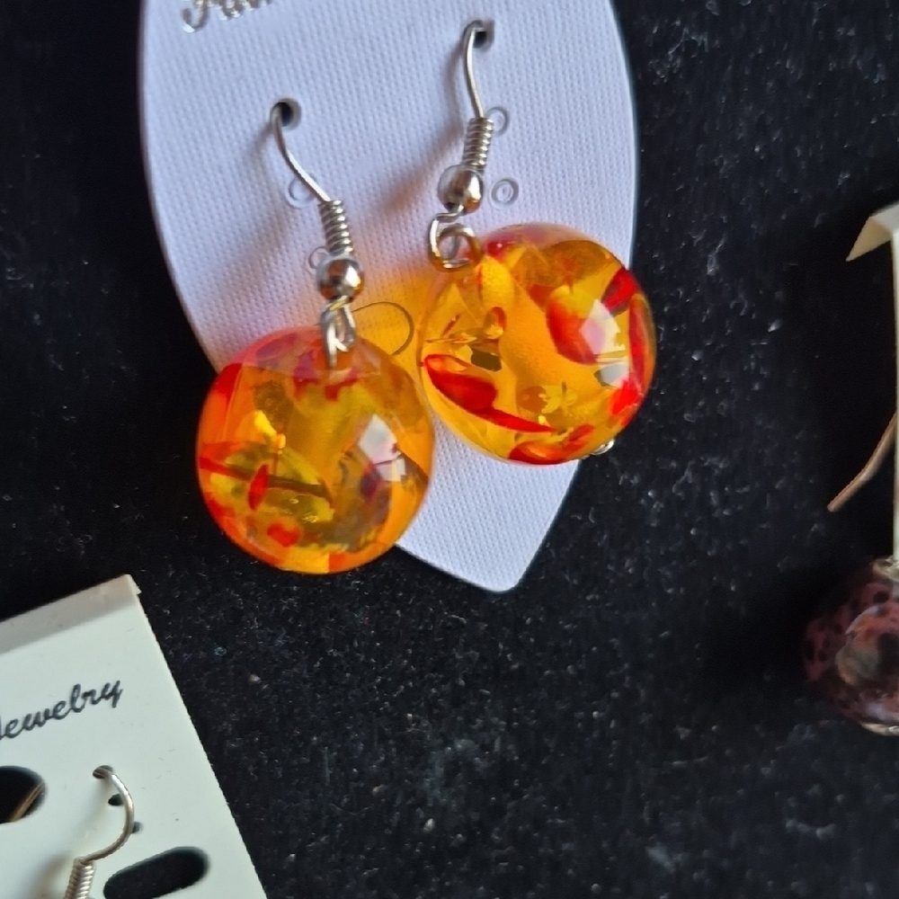 Bundle of 10 Multicolor Pierced Earrings With 10 Organza Gift Bags (J22) - Picture 5 of 7